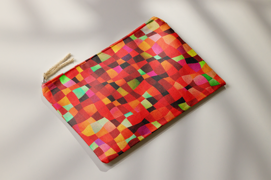 Getting to Know Red (Spectrum Series) by Grace Gardiner Purse